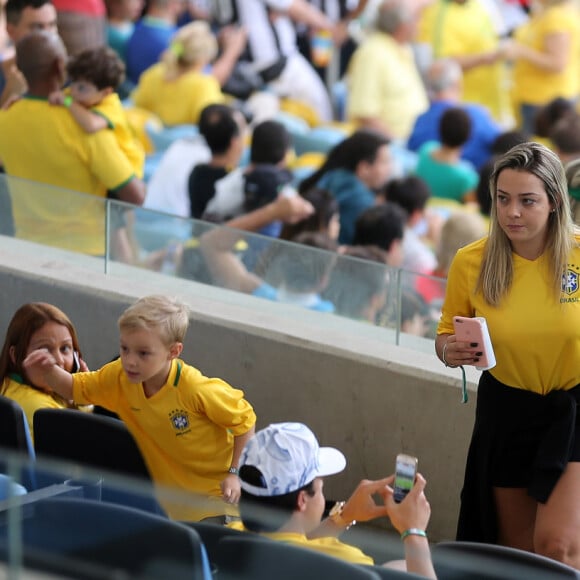 Davi Lucca esteve no estádio ao lado da mãe, Carol Dantas