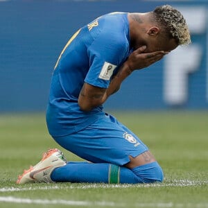 Neymar chorou após o fim da partida contra a Costa Rica