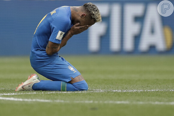 Neymar chorou após o fim da partida contra a Costa Rica
