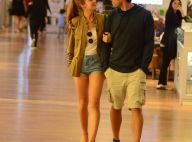 Marina Ruy Barbosa alia short jeans e salto em passeio com marido, Xande Negrão