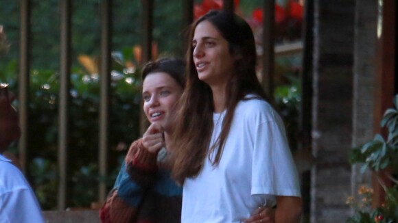 Bruna Linzmeyer festeja ida à parada LGBT+ de NY com namorada: 'Esperança'