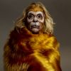 Na campanha da Kryolan com a AMPARA Animal, Astrid Fontenelle interpreta mico-leão-dourado