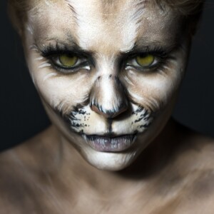 A onça parda, também conhecida como puma, foi feita no rosto da Luísa Sonza