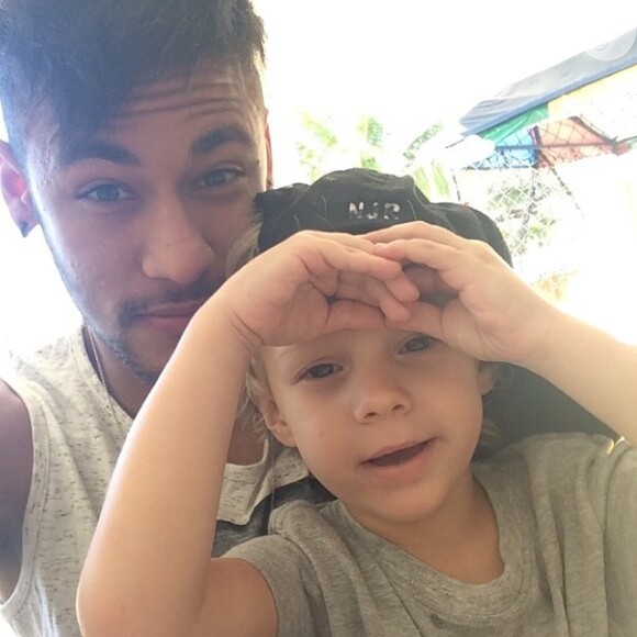 Neymar aproveitou o domingo, 20 de julho de 2014, ao lado do filho, Davi Lucca