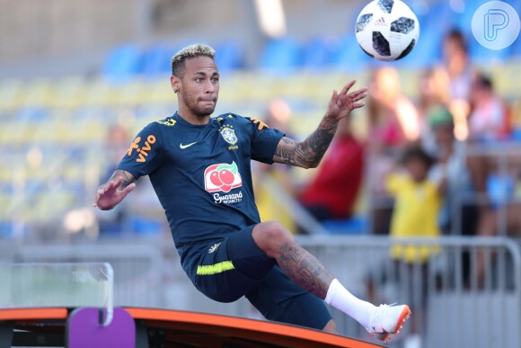Celso Portiolli abordou Neymar para foto e vibrou com a recepção do atleta: 'Obrigado pelo carinho'