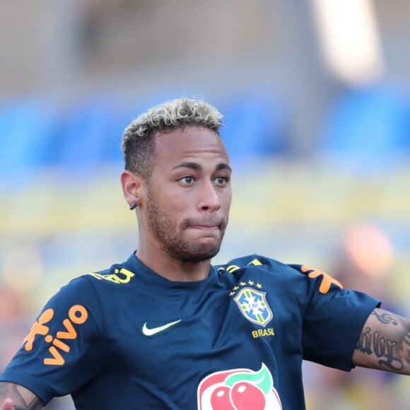 Celso Portiolli abordou Neymar para foto e vibrou com a recepção do atleta: 'Obrigado pelo carinho'