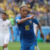 Neymar é tietado por Celso Portiolli. 'Obrigado pelo carinho', comemorou o apresentador do SBT