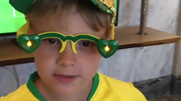 Filho de Neymar, Davi Lucca foi filmado pela avó, Nadine Gonçalves, para mandar mensagem ao pai no dia do jogo do Brasil na Copa do Mundo de 2018