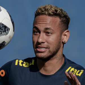 Neymar se emocionou após primeira vitória do Brasil na Copa do Mundo