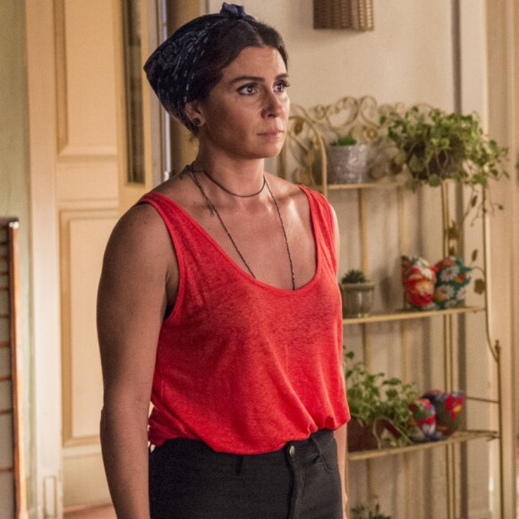 'Eu não queria matar seu pai! Foi pra salvar Miguel! E ele tropeçou e caiu lá de cima do mirante', fala Luzia (Giovanna Antonelli) para Ícaro (Chay Suede) na novela 'Segundo Sol'