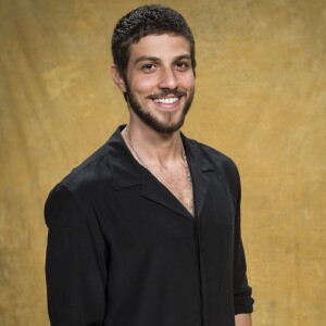 Mesmo sem demonstrar, Ícaro (Chay Suede) amolece após conversa com Luzia (Giovanna Antonelli) e os dois se aproximam na novela 'Segundo Sol'