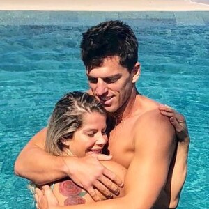 Karina Bacchi e Amaury Nunes estão noivos. Atriz e empresário assumiram o namoro em novembro do ano passado