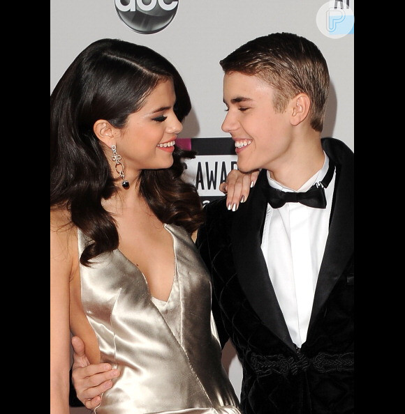 Selena Gomez e Justin Bieber formam um polêmico casal entre idas e vindas
 