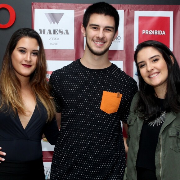 Fátima Bernardes é mãe dos trigêmeos Laura, Vinícius e Beatriz, de 19 anos