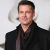 'Ele está contente solteiro e aproveita o tempo de qualidade que tem com as crianças quando não está trabalhando', contou uma fonte sobre Brad Pitt