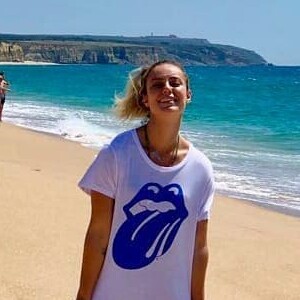 Paolla Oliveira está curtindo férias em Portugal