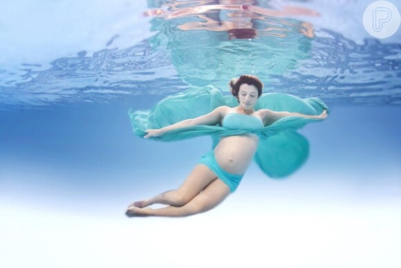Taise fala sobre ensaio debaixo d'água aos 9 meses de gravidez: 'Inicialmente tive dificuldade ao ficar mergulhando e subindo algumas vezes'