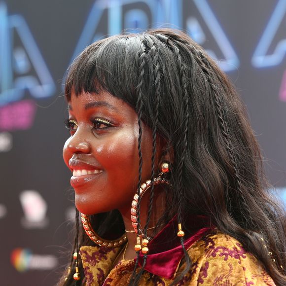 Além disso, elas dão destaque para o rosto e para as sobrancelhas