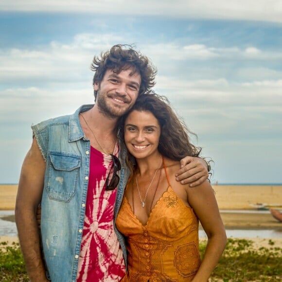 
Beto (Emilio Dantas) só pensa em Luzia (Giovanna Antonelli) ao ficar com Karola (Adriana Esteves) no capítulo de quarta-feira, 11 de julho de 2018 da novela 'Segundo Sol'