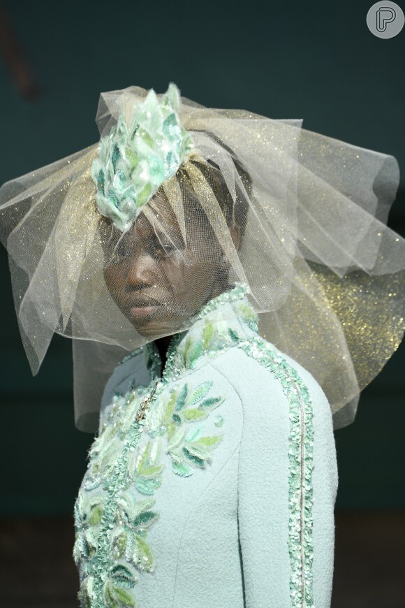Nesta temporada de alta-costura, Adut Akech entrou na passarela da Givenchy, Dior e Chanel
