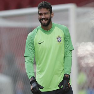 Filha de Alisson, Helena exibiu os dentinhos em foto fofa publicada pela mulher do goleiro, Natália Becker, em seu perfil no Instagram nesta terça-feira, dia 3 de julho de 2018