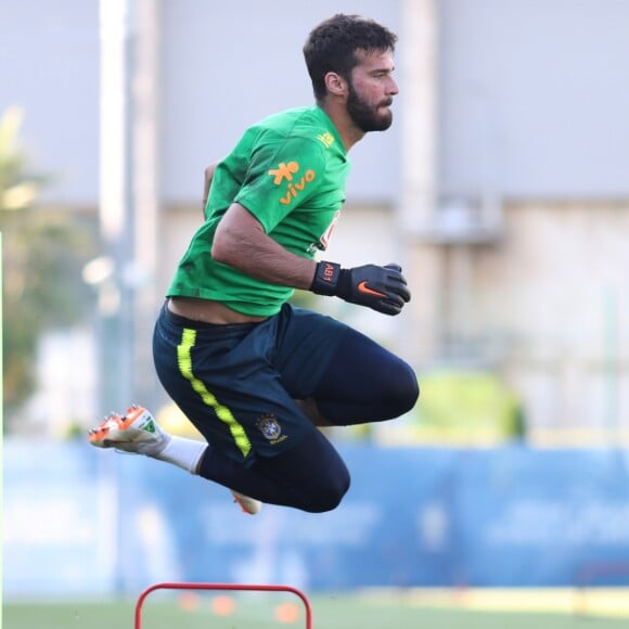 Filha do goleiro Alisson, Helena está com a família para acompanhar a Copa do Mundo