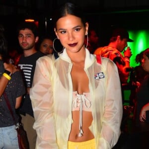 Bruna Marquezine tenta buscar uma frequência para se exercitar. 'Chegamos a malhar de 3 a 4 vezes na semana', disse Chico Salgado