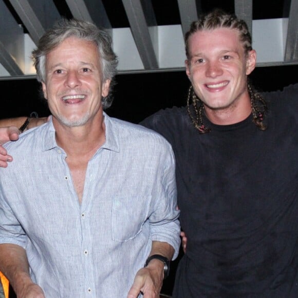 'Mas é a cópia do pai, viu!', disse uma seguidora ao ver a foto de Pedro Novaes, de 21 anos, filho de Marcello Novaes e Letícia Spiller