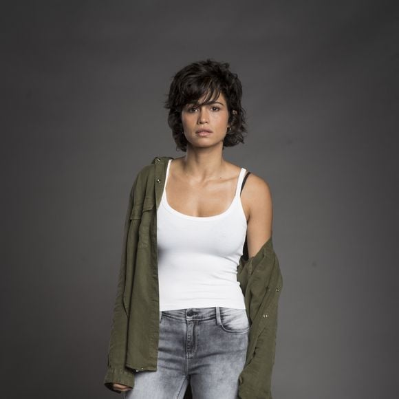 Nanda Costa atualmente vive a policial Maura na novela 'Segundo Sol'