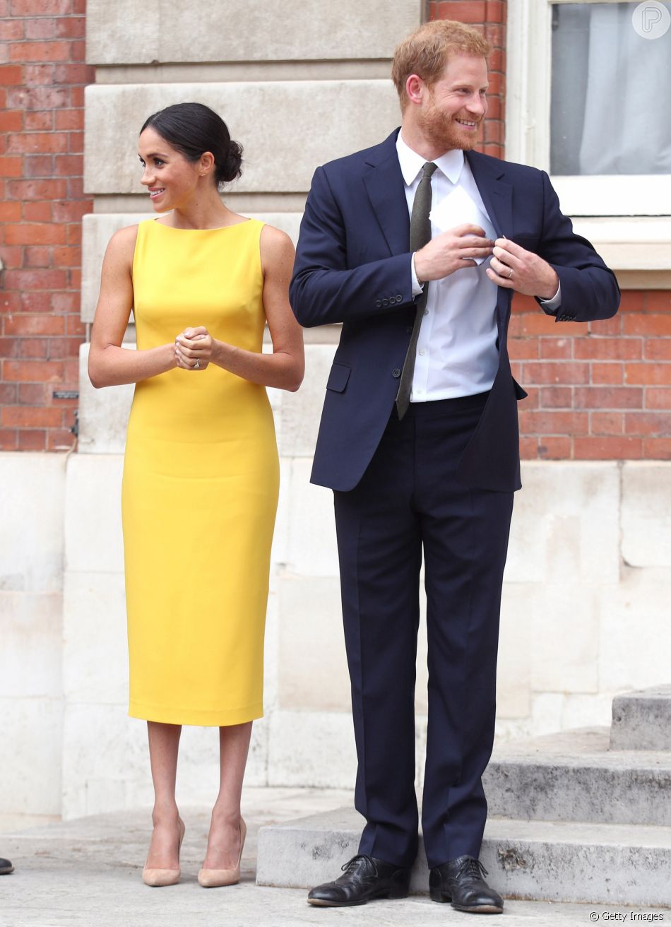 vestido midi rodado amarelo