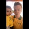 Michel Teló mostrou o filho, Teodoro, usando a camisa verde e amarela da seleção brasileira antes do jogo do Brasil nesta sexta-feira, dia 6 de julho de 2018