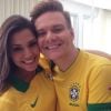 Atriz vai torcer pelo Brasil junto de Michel Teló: 'Vamos, Brasil! Daqui a pouco o marido está viajando, mas, por enquanto, estamos aqui, todo mundo curtindo esse dia maravilhoso'