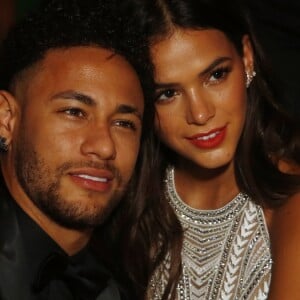 Neymar já havia sido confortado pela namorada, Bruna Marquezine, após a eliminação da Copa da Rússia