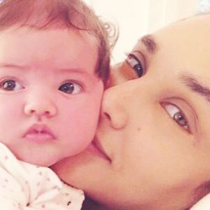 Débora Nascimento babou pela filha, Bella, de 2 meses, neste sábado, 7 de julho de 2018: 'Ternurinha'