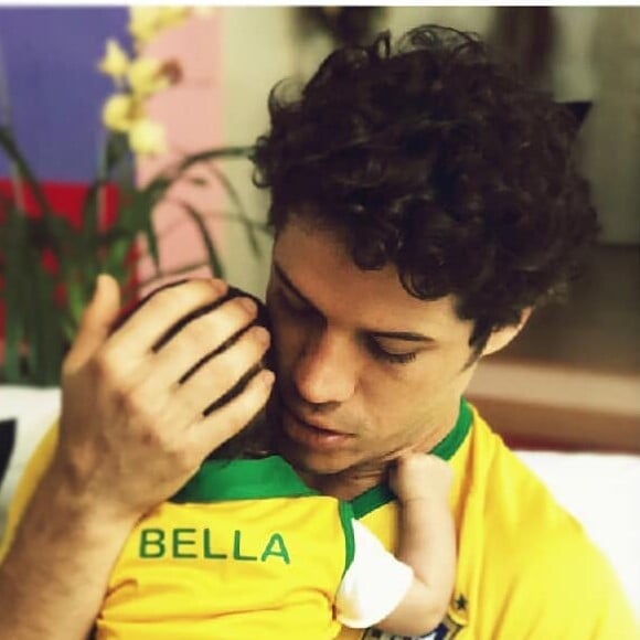 José Loreto, marido de Débora Nascimento, também é pai coruja da pequena Bella, de 2 meses