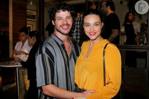 Débora Nascimento e José Loreto engataram relacionamento no bastidor da novela 'Avenida Brasil'