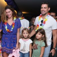 Cauã Reymond e namorada levam Sofia em pré-estreia com filhos de Fernanda Lima