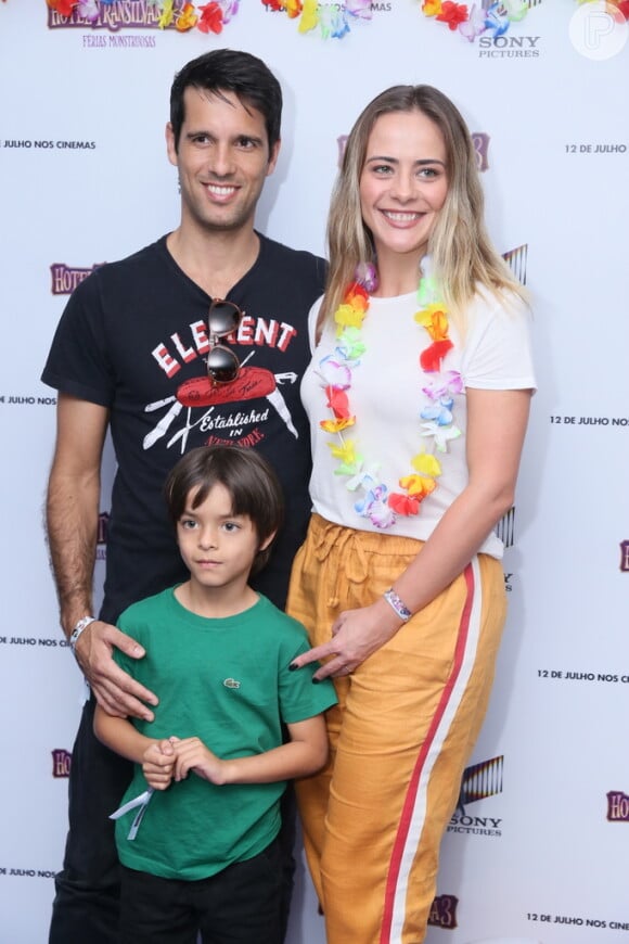 Juliana Silveira teve a companhia de João Vergara, seu marido, e Bento, seu filho, na pré-estreia do filme 'Hotel Transilvânia 3'