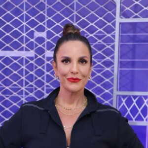 Ivete Sangalo escolheu um batom vermelho poderoso para completar a produção