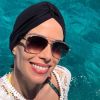 Ana Furtado está usando turbante nos cabelos durante viagem com a família a Ibiza, ilha a leste da Espanha