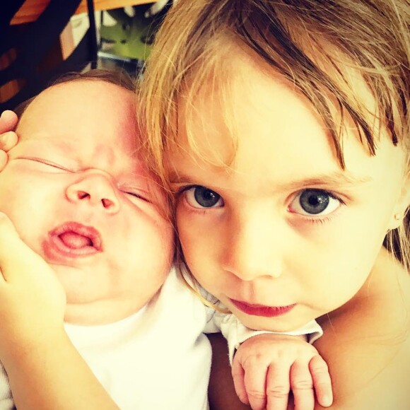 Mariana Bridi e Rafael Cardoso são pais de Aurora, de 3 anos, e Valentim, de pouco mais de um mês