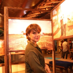 Alice Wegmann foi questionada sobre namoro e garantiu: 'Estar só é bom, também'