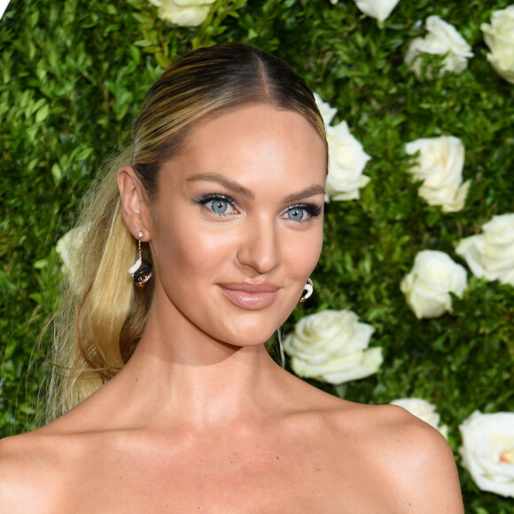 'Eu não estou envergonhada de mostrar minha barriga pós-parto. Eu estou orgulhosa, na verdade', disse Candice Swanepoel