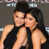 Kylie Jenner também tem uma marca de roupas com a irmã, Kendall Jenner