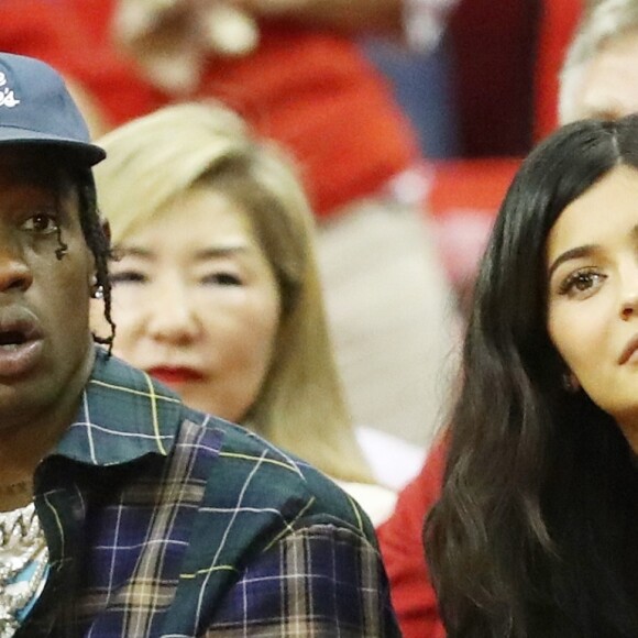 Kylie Jenner namora o rapper Travis Scott e é mãe de Stormi Webster