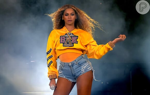Beyoncé anuncia para 13 de julho de 2018 a venda dos moletons criados em parceria com a Balmain