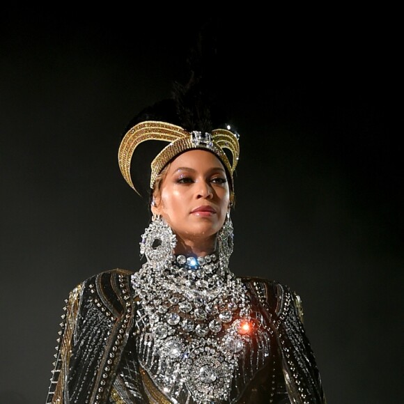 Rousteing e Beyoncé tem como referências a mitologia egípcia e a cultura afro-americana