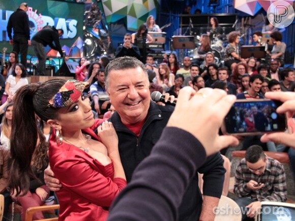 Durante o programa, Anitta descobriu por Arnaldo Cézar Coelho que o comentarista da TV Globo, Walter Casagrande, é seu admirador