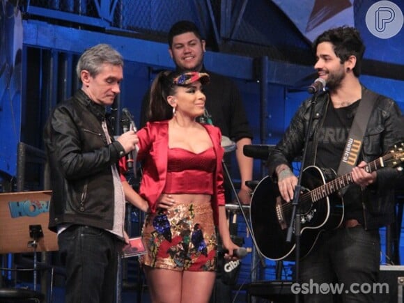 No programa, Anitta cantou a música 'Billie Jean, em parceria com Lucas Silveira, da banda Fresno