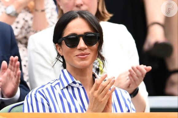 Estilosa, Meghan Markle colocou óculos escuros durante a final do torneio de tênis Wimbledon